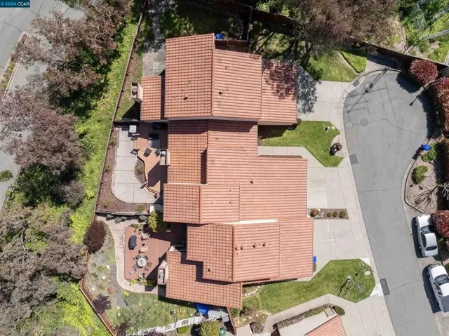 35 Sapphire Ct., Hercules, California 94547