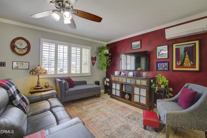 Living room features A/C