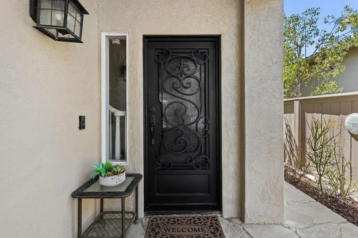 759 Calle Montera, Escondido, California 92025