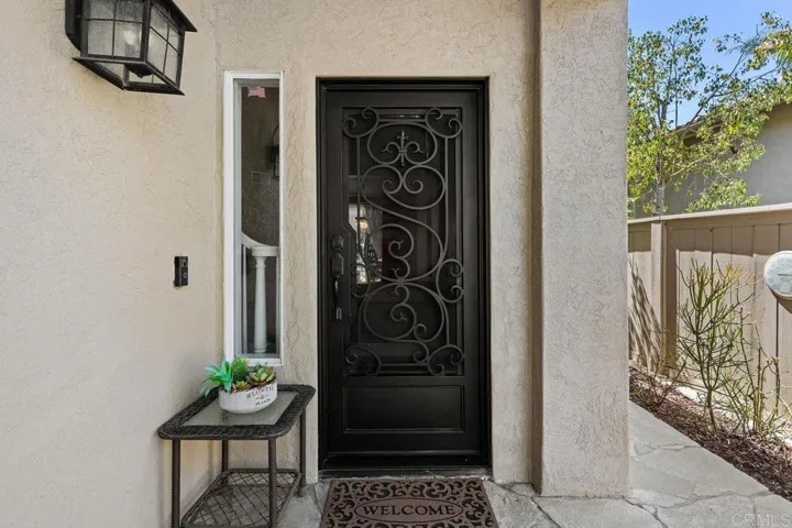759 Calle Montera, Escondido, California 92025