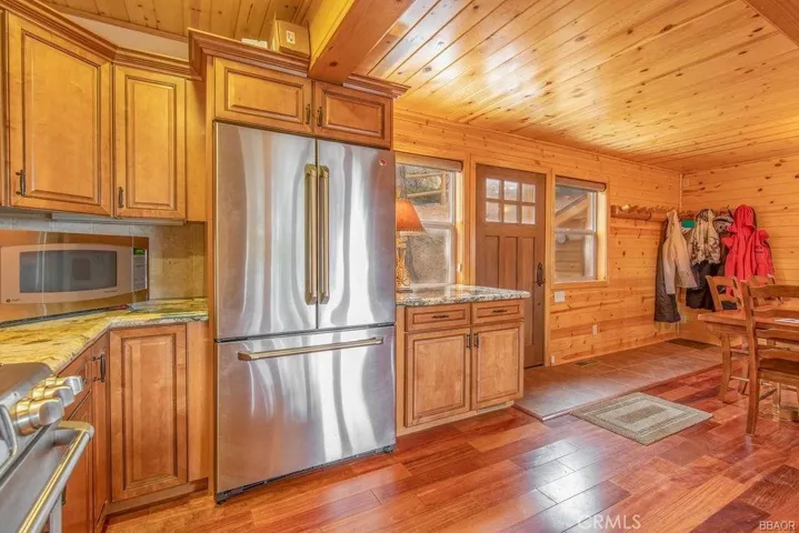 43478 Sheephorn Road, Big Bear Lake, California 92315