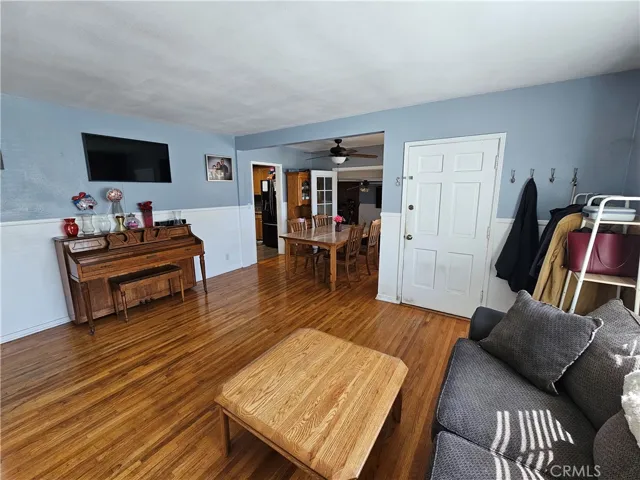8360 Quartz Avenue, Winnetka, California 91306