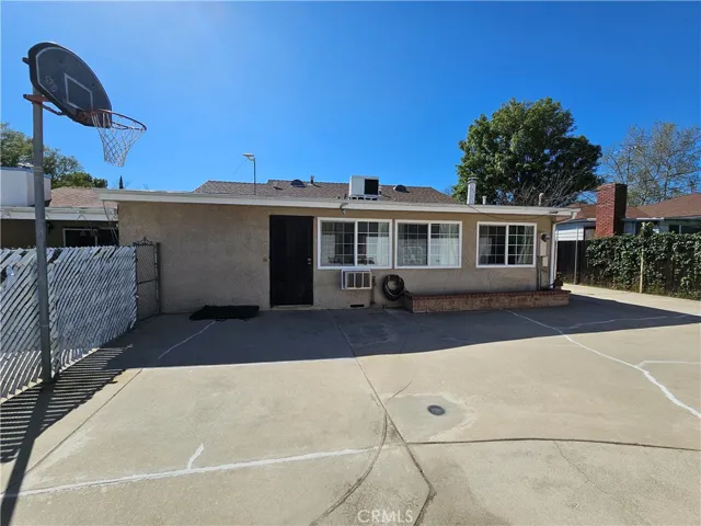 8360 Quartz Avenue, Winnetka, California 91306