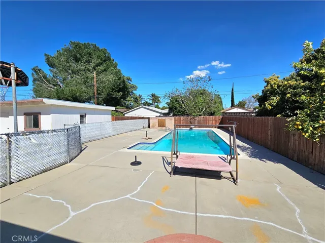 8360 Quartz Avenue, Winnetka, California 91306