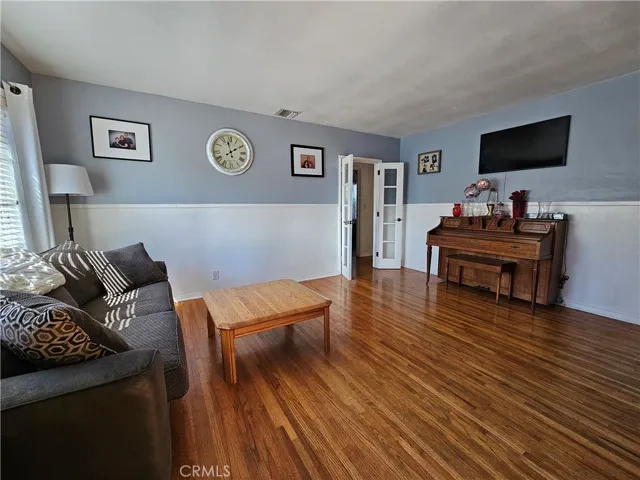 8360 Quartz Avenue, Winnetka, California 91306