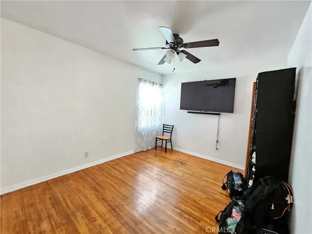 8360 Quartz Avenue, Winnetka, California 91306