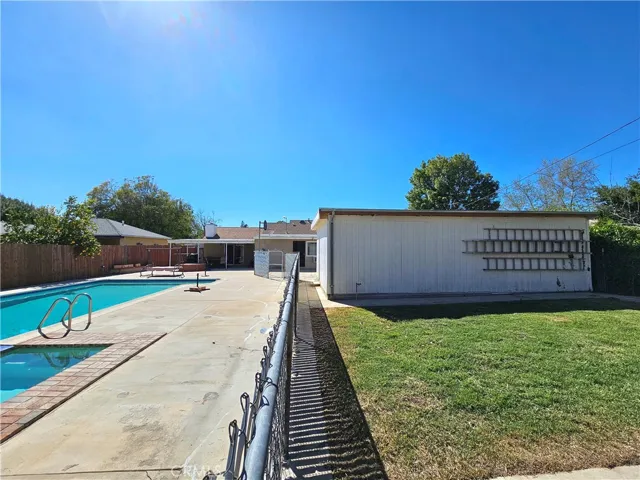 8360 Quartz Avenue, Winnetka, California 91306