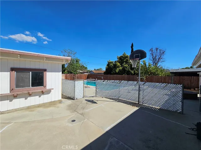 8360 Quartz Avenue, Winnetka, California 91306