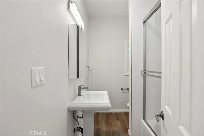 1045 W 42nd Place A, Los Angeles, California 90037