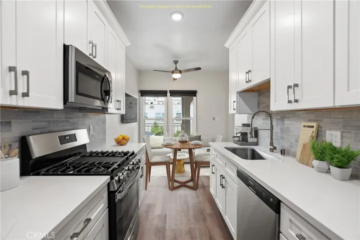 1045 W 42nd Place A, Los Angeles, California 90037