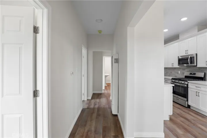 1045 W 42nd Place A, Los Angeles, California 90037