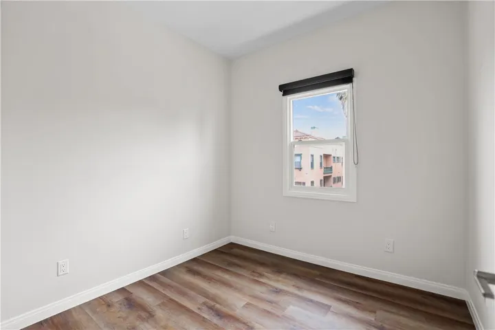 1045 W 42nd Place A, Los Angeles, California 90037