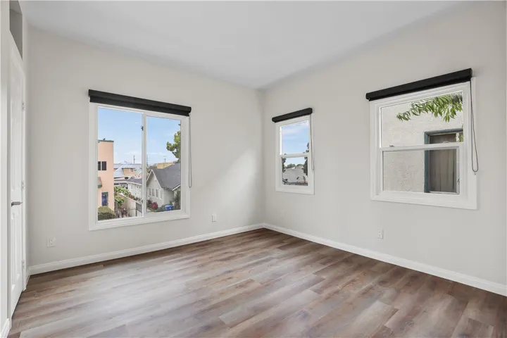 1045 W 42nd Place A, Los Angeles, California 90037