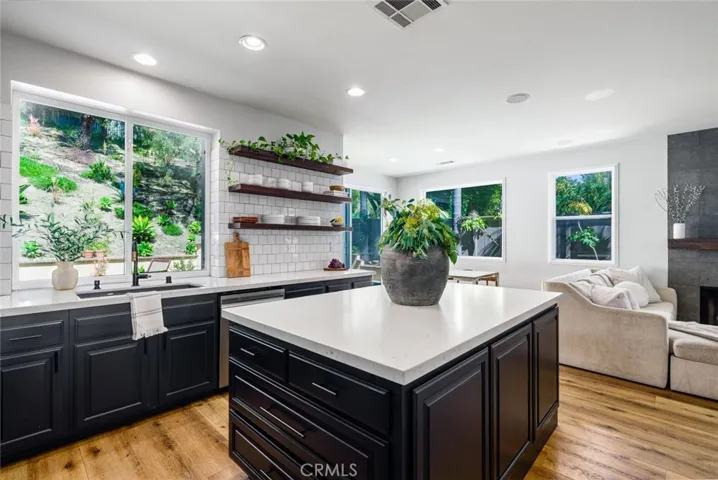 Large center island with beautiful quartz countertops