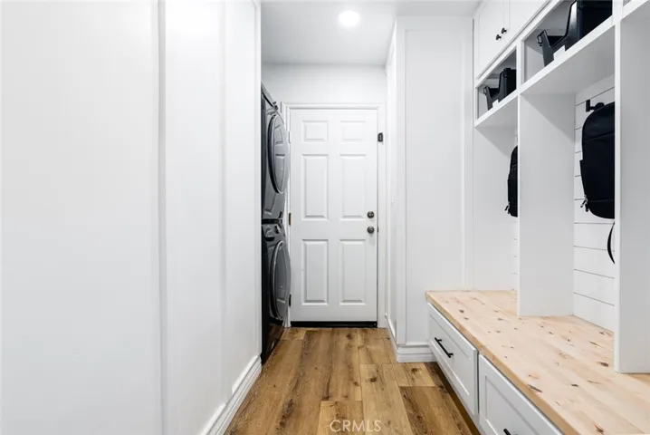 Direct access to 3-car garage