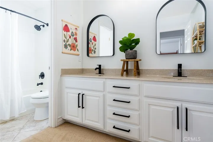 Upstairs bathroom with shower/tub and privacy door