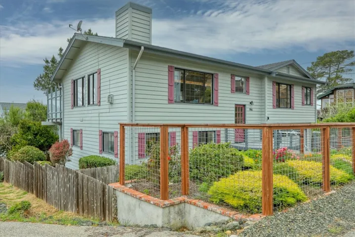 1961 Oxford Avenue, Cambria, California 93428