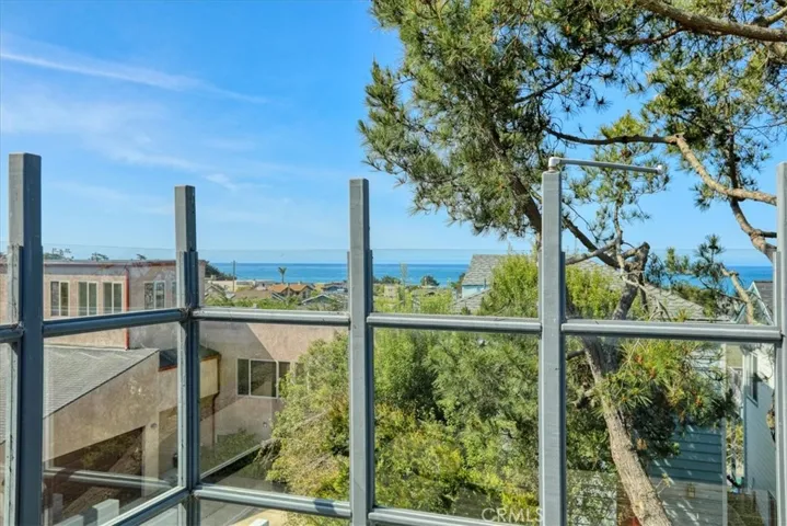 1961 Oxford Avenue, Cambria, California 93428