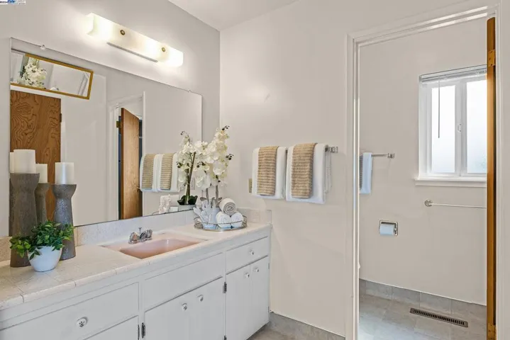 17641 Trenton Dr, Castro Valley, California 94546