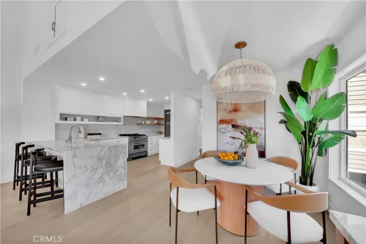 HUGE LIVING ROOM WITH WINE BAR