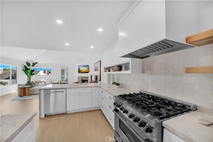 CHEFS KITCHEN WITH WATERFALL QUARTZ COUNTERTOP