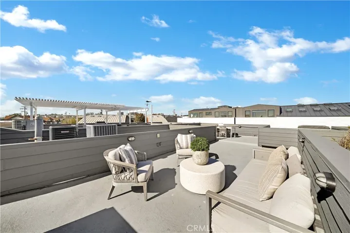 ROOFTOP DECK