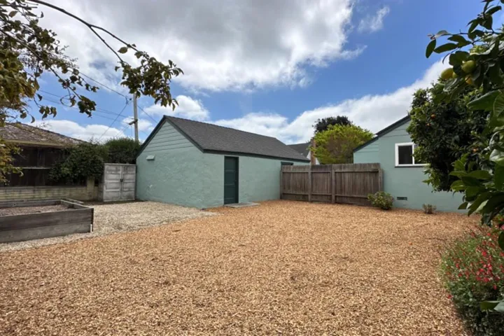 325 Hawthorne Street, Salinas, California 93901