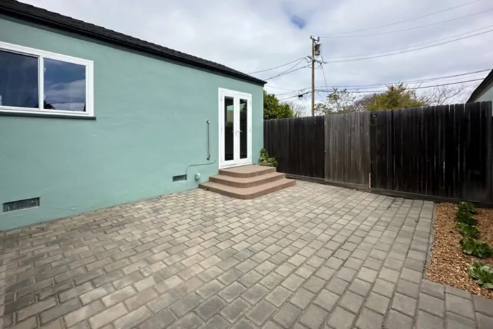325 Hawthorne Street, Salinas, California 93901