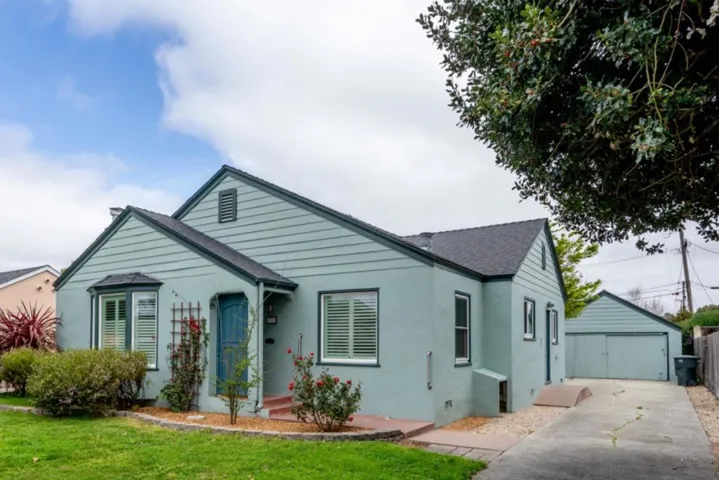 325 Hawthorne Street, Salinas, California 93901