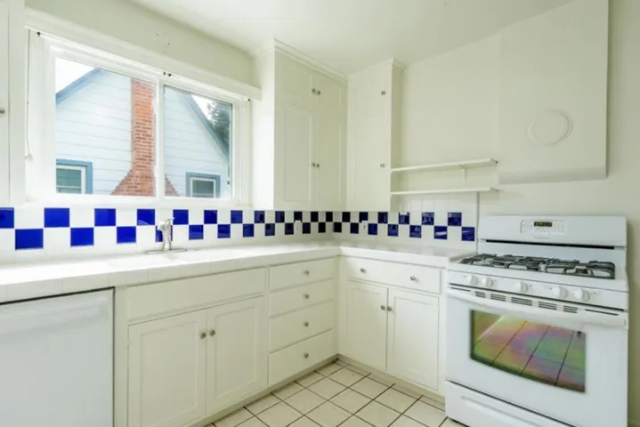 325 Hawthorne Street, Salinas, California 93901