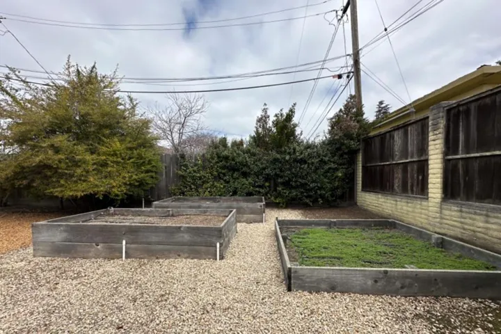 325 Hawthorne Street, Salinas, California 93901
