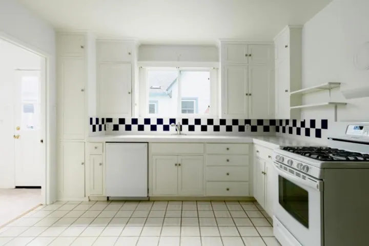 325 Hawthorne Street, Salinas, California 93901