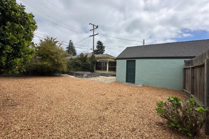 325 Hawthorne Street, Salinas, California 93901