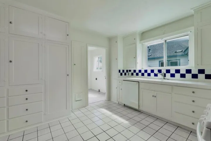 325 Hawthorne Street, Salinas, California 93901
