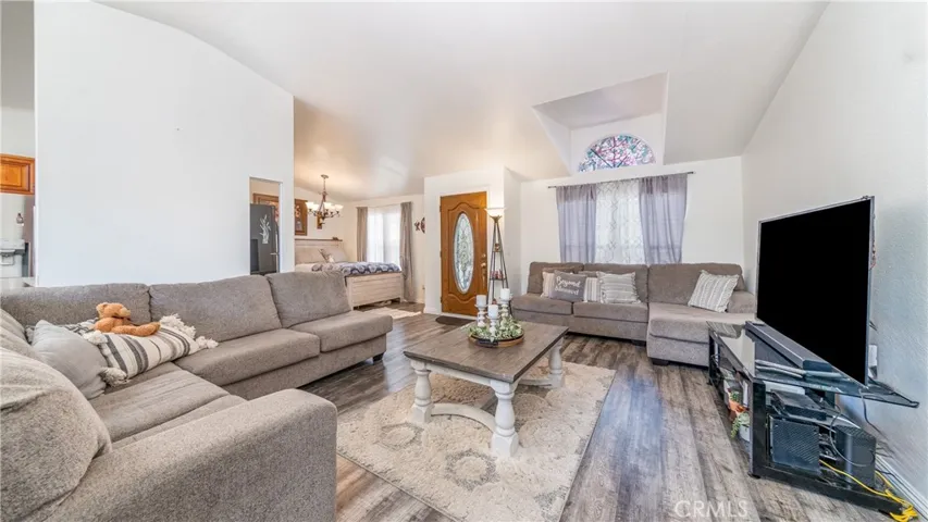 As you enter, you'll fall in love with the layout.
