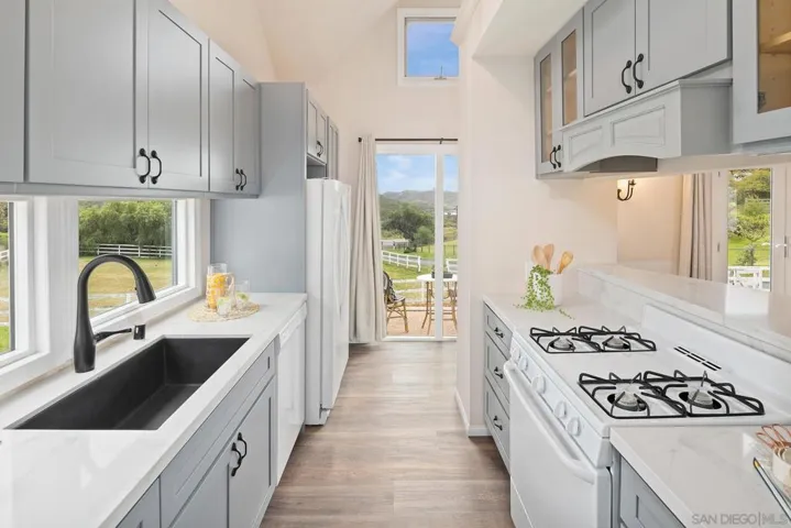 10038 Del Dios Highway, Escondido, California 92029
