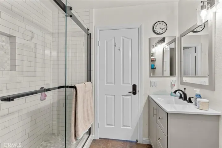Hallway bathroom with Walk-in shower