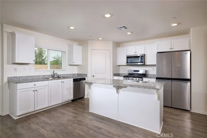 1247 Universal Way, Hemet, California 92543