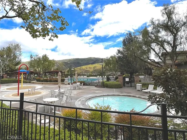association community jacuzzi spa area and kids spalsh area