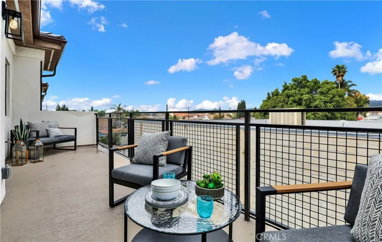 Third Floor Balcony/Deck
