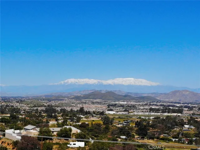 Gorgeous mountain and panoramic views.