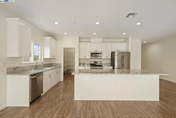 2933 S Bieghle, Stockton, California 95206-1234
