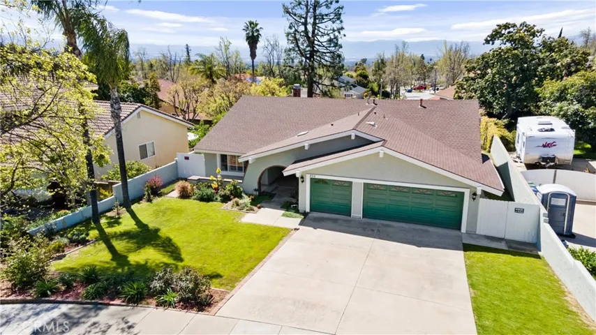 3 Car Garage