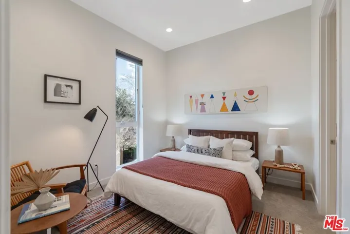 10921 1/2 Otsego Street, North Hollywood, California 91601