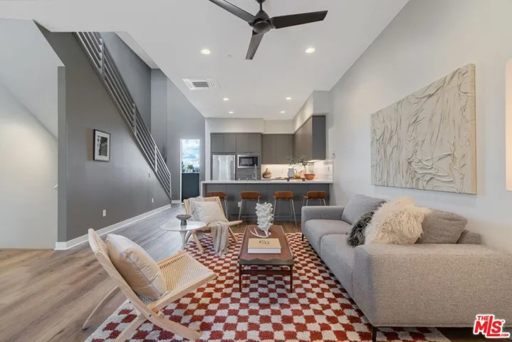 10921 1/2 Otsego Street, North Hollywood, California 91601