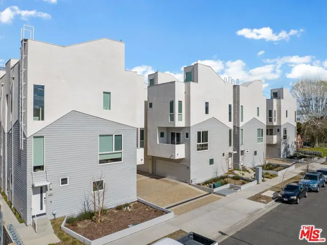 10921 1/2 Otsego Street, North Hollywood, California 91601