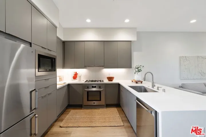 10921 1/2 Otsego Street, North Hollywood, California 91601