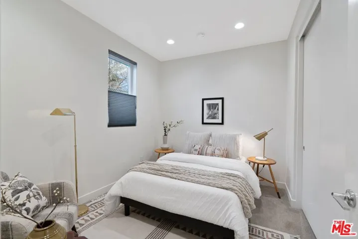 10921 1/2 Otsego Street, North Hollywood, California 91601