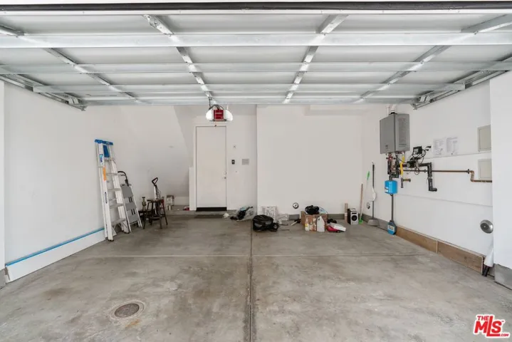 10921 1/2 Otsego Street, North Hollywood, California 91601
