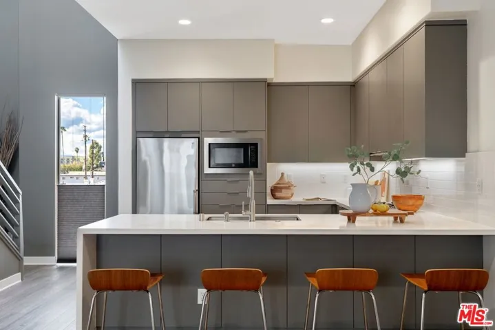 10921 1/2 Otsego Street, North Hollywood, California 91601